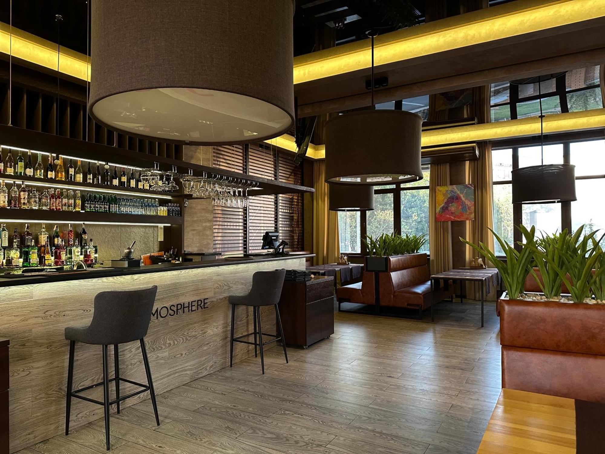 Hotel Atmosphere โปลตาวา ภายนอก รูปภาพ