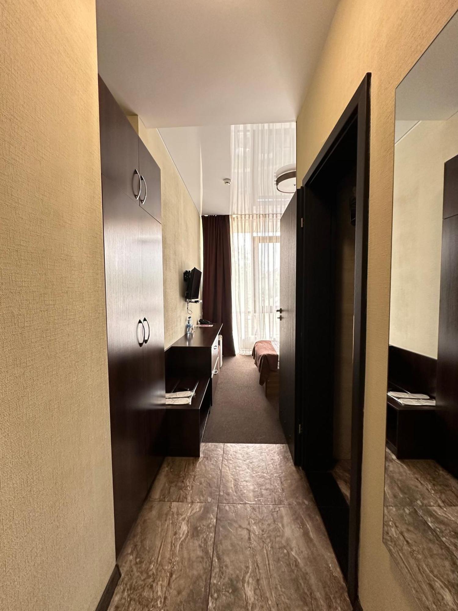 Hotel Atmosphere โปลตาวา ภายนอก รูปภาพ