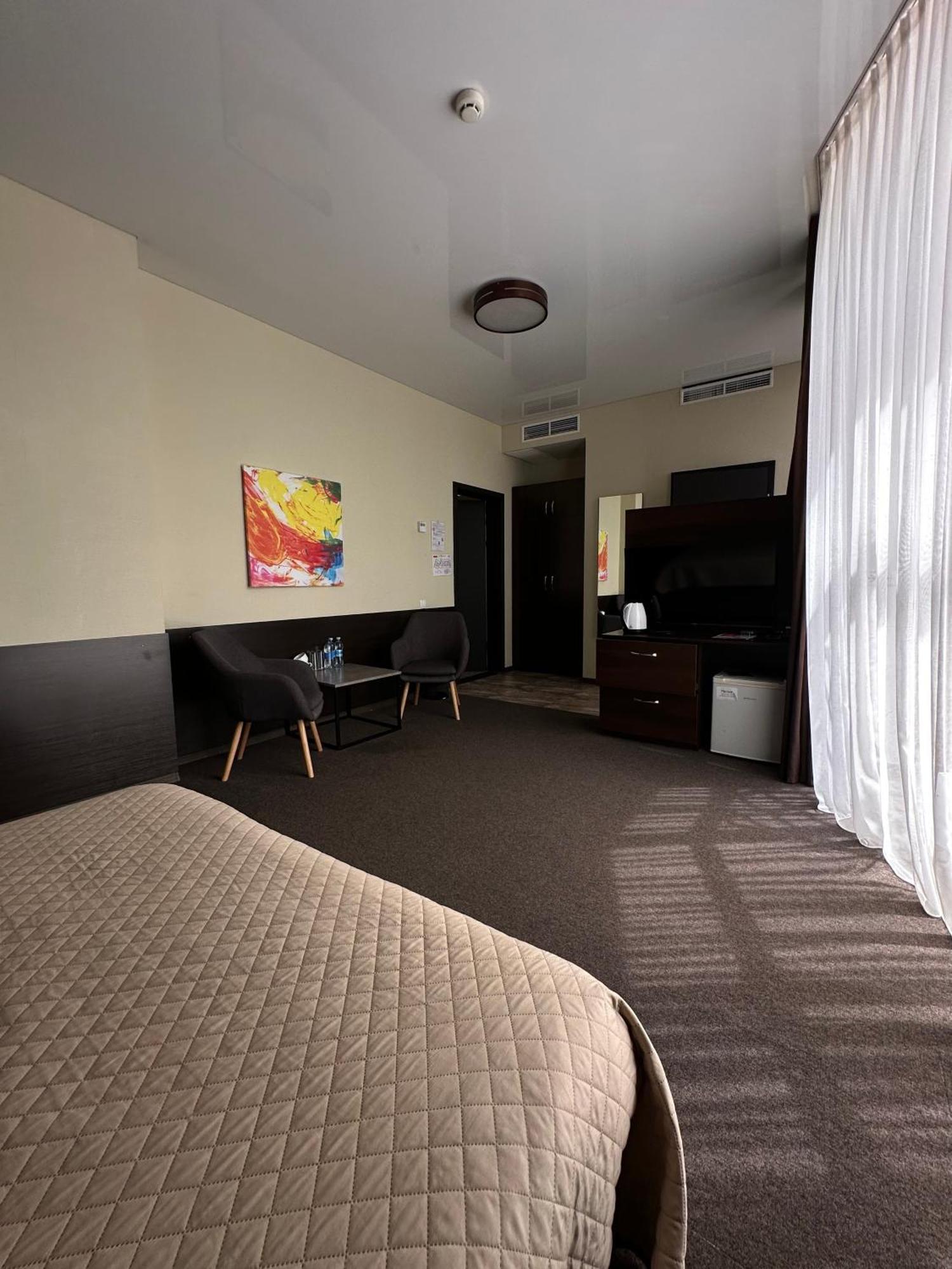 Hotel Atmosphere โปลตาวา ภายนอก รูปภาพ